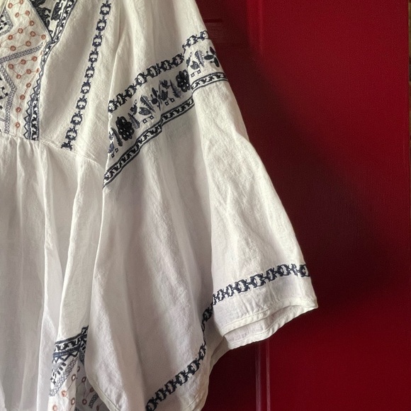 BcbgMaxAzria embroidered too - Picture 3 of 5